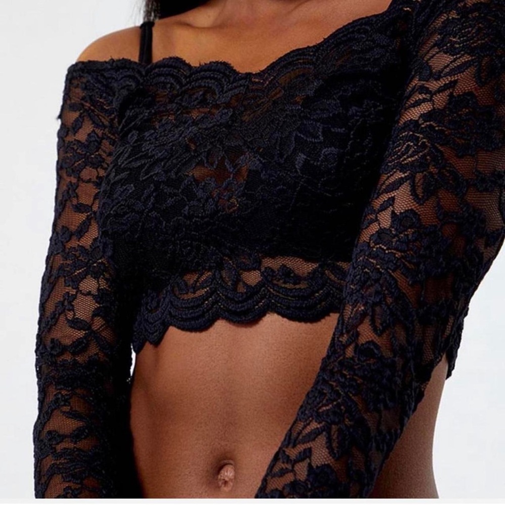 NWT Kendall and kylie Off the shoulder
black lace crop top size small